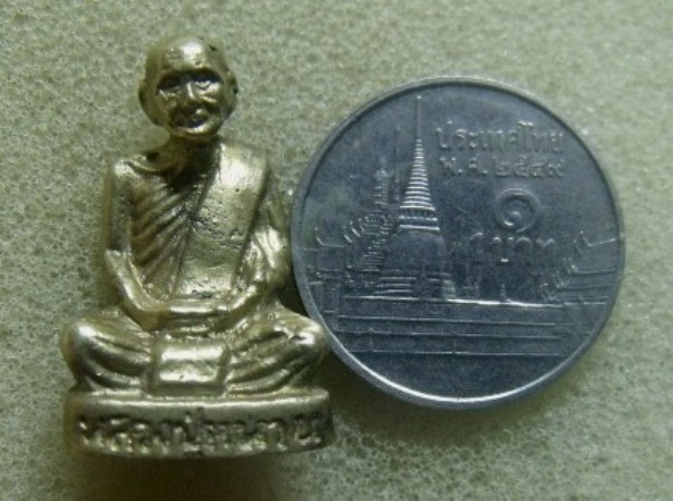 **วัดใจ**รูปหล่อหลวงปู่แหวน วัดดอยแม่ปั๋ง จ.เชียงใหม่ เนื้อทองผสม เก่า**สวยๆ เชิญชมครับ