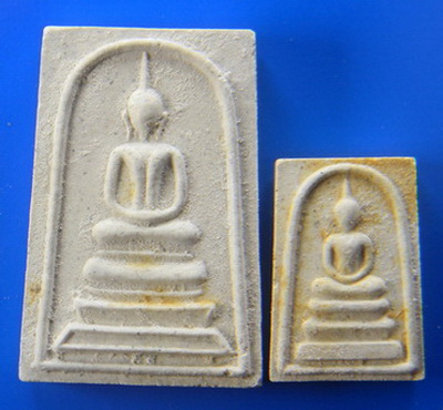 เคาะแรกแดง...พระสมเด็จแช่น้ำมนต์ ๒๕๔๐...พิมพ์ใหญ่บรรจุตะกรุดใต้ฐาน + พิมพ์เล็ก...วัดระฆังฯ