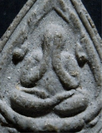 พระปิดตาหยดน้ำ ปี2516 เนื้อผงเทา วัดบ่อวิน จ.ชลบุรี หลวงปู่ทิมปลุกเสก สภาพพอสวย 