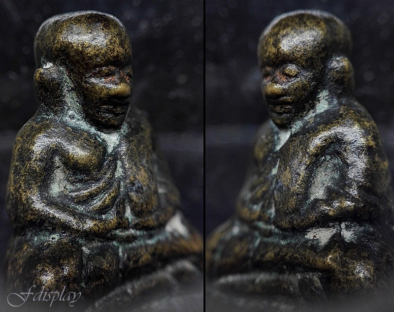 รูปหล่อหลวงพ่อเงิน บางคลาน ปี 28 รุ่น ปืนแตก " พิมพ์นิยมเศียรโตบาตร " มีคราบเบ้าเดิมๆคลาสสิคสุดๆๆ