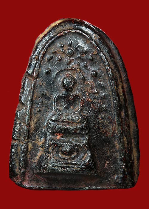 พระพิมพ์บัวเล็บช้าง เนื้อดิน กรุวัดชนะสงคราม กรุงเทพฯ มีลงรักน้ำเกลี้ยง สภาพพอสวย มาพร้อมบัตรรับรอง