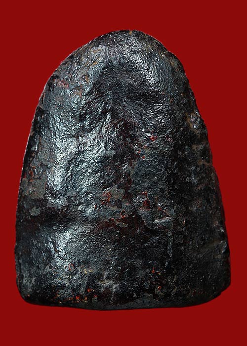 พระพิมพ์บัวเล็บช้าง เนื้อดิน กรุวัดชนะสงคราม กรุงเทพฯ มีลงรักน้ำเกลี้ยง สภาพพอสวย มาพร้อมบัตรรับรอง