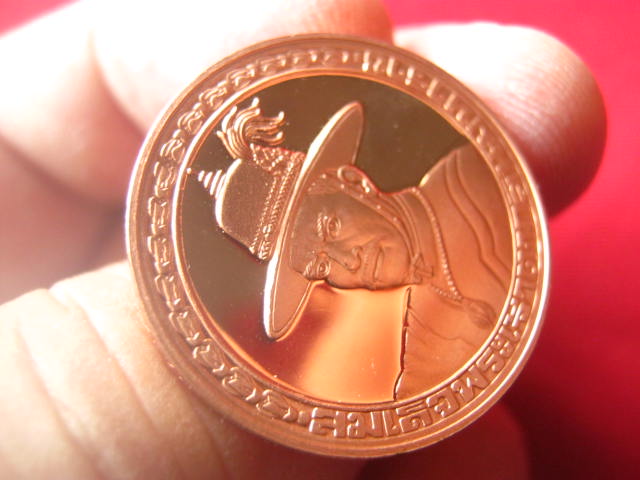 เหรียญสมเด็จพระเจ้าตากสินมหาราช กองทัพเรือ ปี 2538 ทองแดงนอกขัดเงา โค้ดขอบเหรียญ