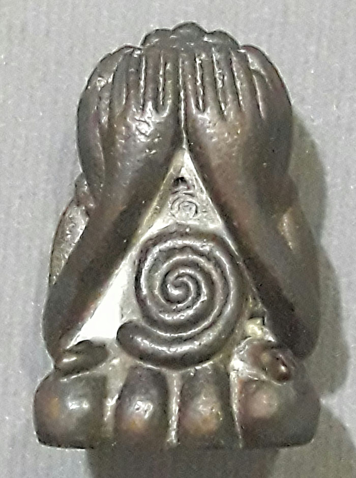 พระปิดตาเศียรเงาะหลวงพ่อโฉมวัดเขาปฐวี