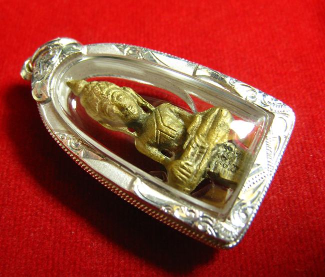 พระยอดธงหล่อโบราณเนื้อทองทิพย์ หลวงปู่หมุนฐิตสีโล วัดบ้านจาน ปี 2545 โค้ต”อิติ”