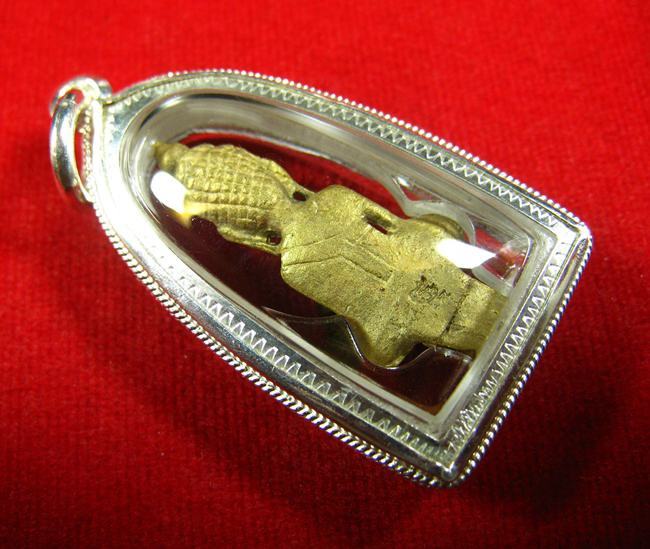 พระยอดธงหล่อโบราณเนื้อทองทิพย์ หลวงปู่หมุนฐิตสีโล วัดบ้านจาน ปี 2545 โค้ต”อิติ”