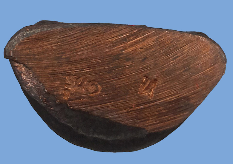 1 ใน 1100 *** รูปเหมือนปั๊มรุ่นแรก หลวงพ่อมี วัดม่วงคัน จ.อ่างทอง ปี2549 เนื้อนวะโลหะ พร้อมกล่องครับ