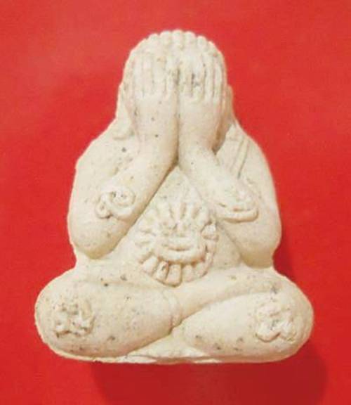 พระปิดตาหลวงปู่หมุน วัดบ้านจาน รุ่นไตรมาสรวยทันใจ ปี43 เนื้อผงงาช้างผสมผงกสิณ เนื้อขาวตอก 2 โค๊ต 