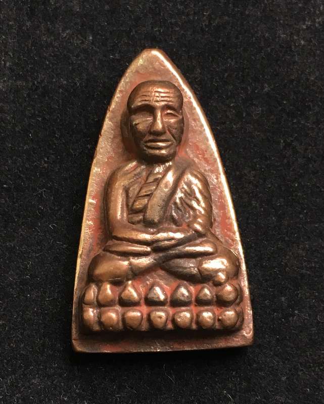 หลวงพ่อทวด รุ่นสร้างพิพิธภัณฑ์ วัดช้างให้ เนื้อนวโลหะ หลังเตารีดใหญ่ A พิมพ์เนื้อเมฆพัตร เลข ๑๔๔๗