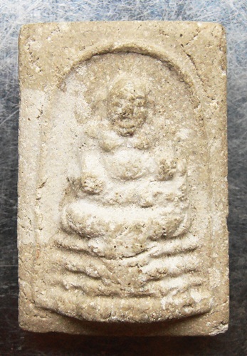 พระสังกัจจายฐานผ้าทิพย์หลวงปู่นาค มีแป้งเจิม สวยๆครับ