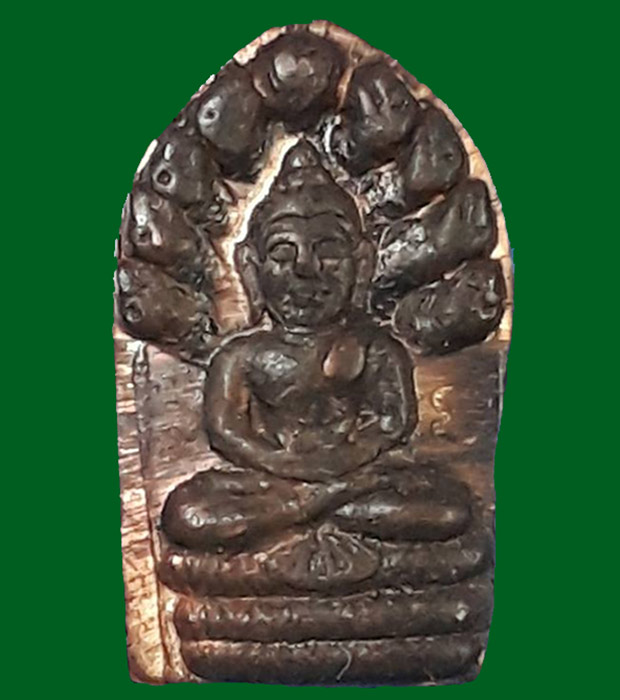 พระปรกใบมะขามรุ่นแรก พระอาจารย์เปลี่ยน วัดอรัญวิเวก จ.เชียงใหม่ ปี2541 เนื้อนวะ ตอกโค๊ตเลข ๓