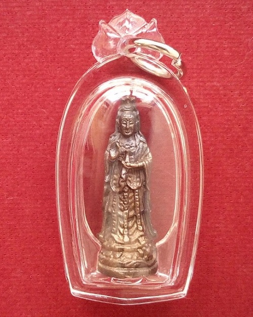 เจ้าแม่กวนอิม หลวงพ่อเปิ่น วัดบางพระ จารใต้ฐาน ปี35 เนื้อนวะโลหะ...เคาะเดียวแดง...