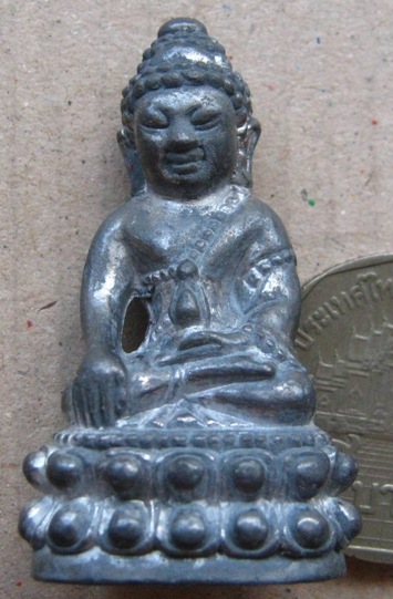 พระกริ่งใหญ่ เกสโร รุ่นแรก หลวงปู่ศุข วัดหัวตะพาน จ.ชัยนาท ปี2548เนื้อชิน ตอกโค้ดและเลข170พร้อมกล่อง