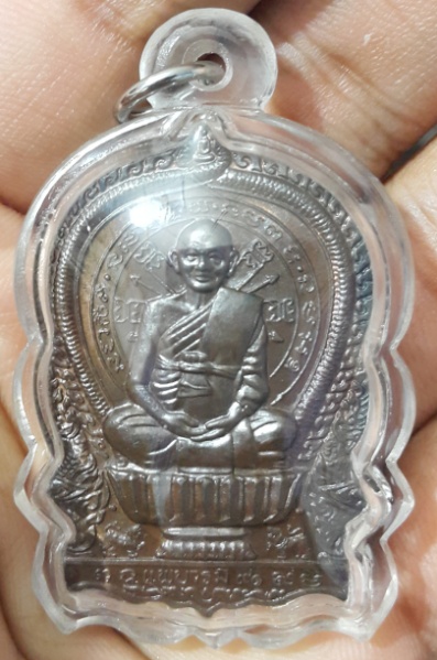 หลวงพ่อแพ วัดพิกุลทอง นั่งพานแพบารมี เนื้อนวะ สวยๆ