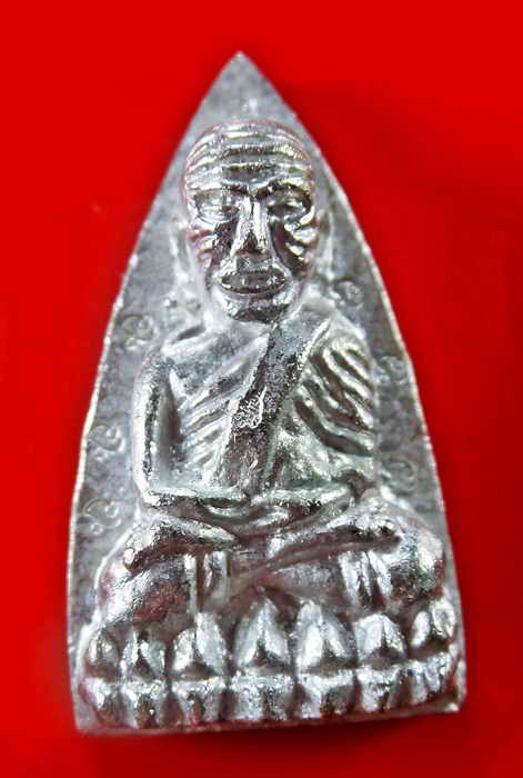 หลวงปู่ทวด พิมพ์เตารีดใหญ่ หลังลายเซ็น ( กรรมการ ) หมายเลข 509 สมเด็จพระสังฆราช วัดบวรนิเวศวิหาร เนื