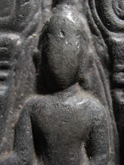 พระยอดขุนพลพิมพ์ใหญ่ เนื้อชินเงิน กรุถ้ำขุนตาล จ.ลำพูน มีเลี่ยมเงินพร้อมห้อย