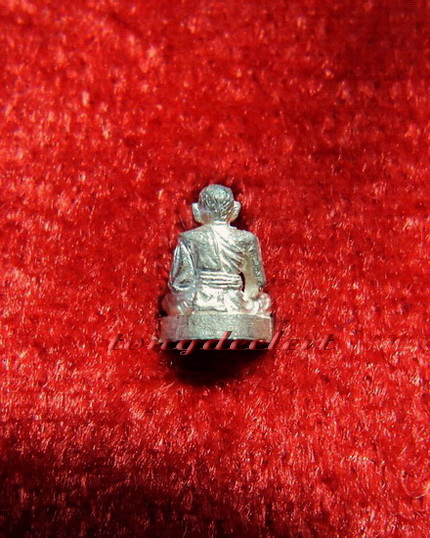 รูปหล่อจิ๋วหลวงพ่อเปิ่น วัดบางพระ จ.นครปฐม เนื้อเงิน ปี 2538 รุ่นอณูทิพย์ สวยมากค่ะ