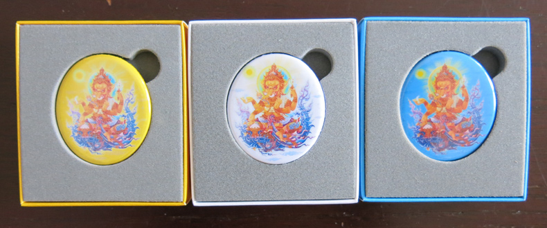 ขออนุญาตท่านอ.เฉลิมชัย โฆษิตพิพัฒน์... เสนอเข็มกลัดพระพิฆเนศ 3 ชิ้น 3 สี