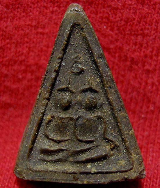 พรายคู่ พิมพ์เล็ก เนื้อผงจินดามณี หลวงปู่แก้ว เกสาโร วัดละหารไร่ ครับ