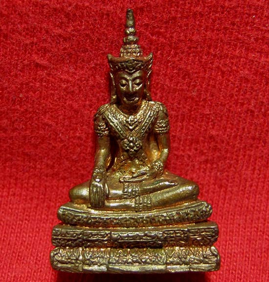 พระพุทธนิมิตพิชิตมาร ลอยองค์ขนาดห้อยคอ เนื้อทองแดง ก้นอุดผง มูลนิธิหลวงปู่ทิมจัดสร้าง ปี 255