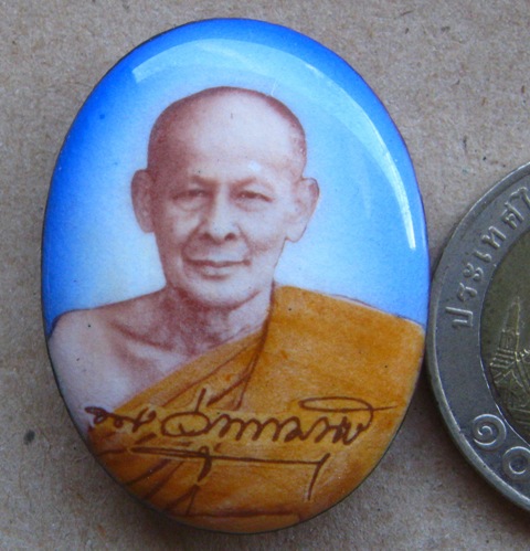 ล็อกเก็ต หลวงพ่อเอียด วัดไผ่ล้อม จ.อยุธยา ปี2544 ตะกรุดเงินคู่ มีเส้นเกศา หมายเลข62 พร้อมกล่องเดิม