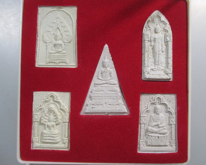 ๒๐ พระผงที่ระลึกวัดนิเวศธรรมประวัติ จ อยุธยา