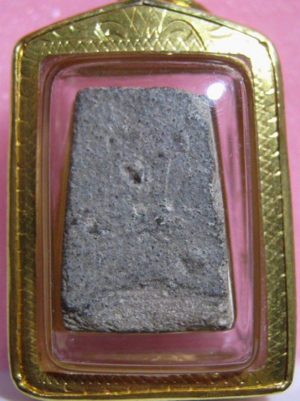 พระกรุนาดูนตัดเดี่ยว เนื้อดิน จ.มหาสารคาม มีเลี่ยมทองแท้