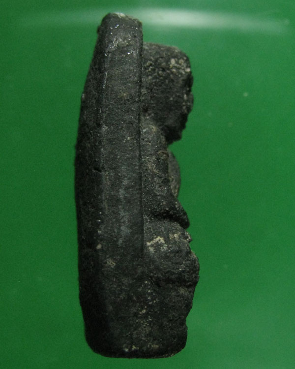 ล.ป.ทวด เนื้อว่าน พิมพ์พระรอด ปี 24