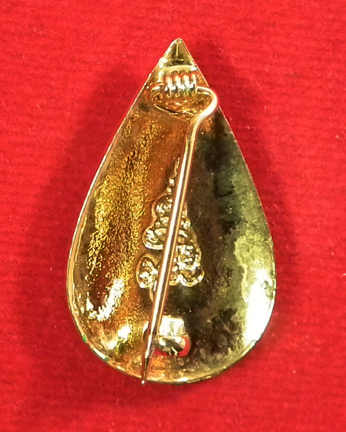 เข็มกลัดที่ระลึก ๑๐๐ ปีพระสังฆราช วัดบวรนิเวศวิหาร