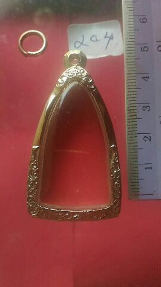 ตลับเงิน ขัดเงา หลังฉลุลาย ชุบทองคำขาว ใส่พระกริ่งกลาง เคาะเดียว