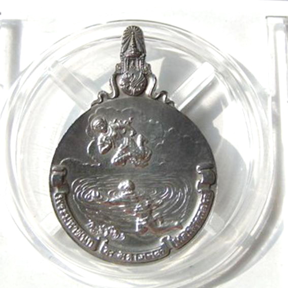 ้เหรียญพระมหาชนก พิมพ์เล็ก เนื้อเงิน พร้อมหนังสือ