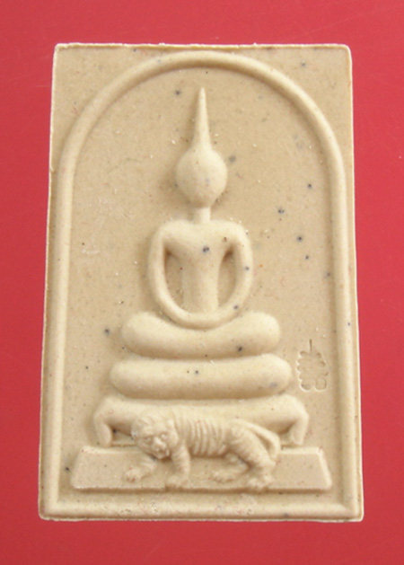 พระสมเด็จ( พิมพ์ขี่เสือ ) เนื้อผงพรายกุมารว่านมหาเสน่ห์ หลังฝังพลอยเสกปี 53 หลวงพ่อสาคร วัดหนองกรับ