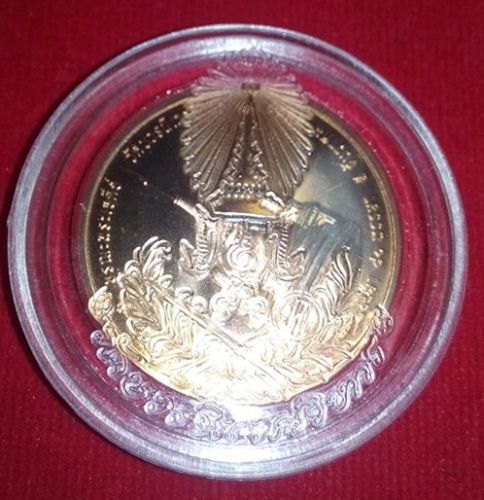 เหรียญทรงผนวช ปี50สวยๆพร้อมตลับเดิมครับ