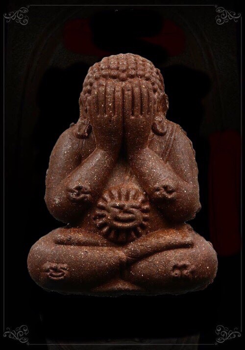 พระปิดตา รวยทันใจ 2 หลวงปู่หมุน รุ่น รวยเบิกฟ้า เนื้อผงเหล็กน้ำพี้หลัง(เม็ดยาทองแดง