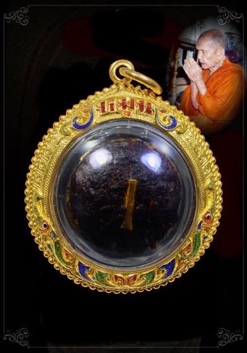 ลูกอมชานหมากเนื้อพิเศษแก่มวลสาร ฝังตะกรุดสาริกาทองคำ1ดอก เกศา พลอยเสก