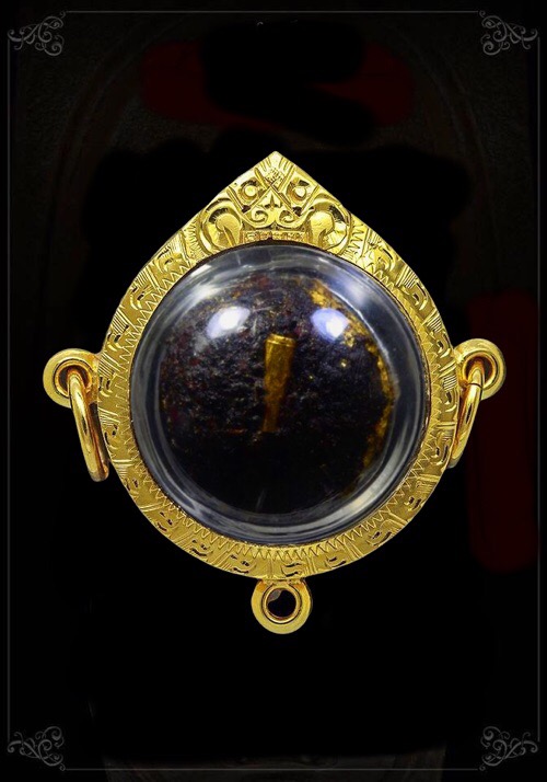 ลูกอมชานหมากเนื้อพิเศษแก่มวลสาร ฝังตะกรุดสาริกาทองคำ1ดอก เกศา พลอยเสก