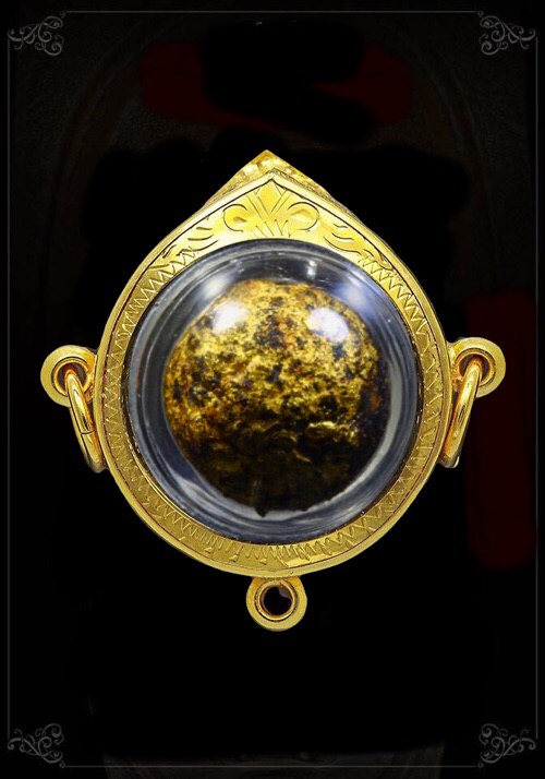 ลูกอมชานหมากเนื้อพิเศษแก่มวลสาร ฝังตะกรุดสาริกาทองคำ1ดอก เกศา พลอยเสก