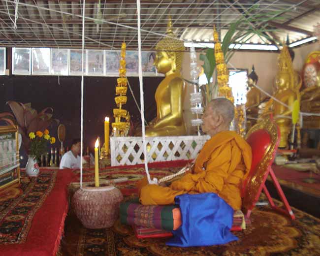 หลวงปู่แสน ปสนฺโน พระผงซุ้มพญานาค"ปสนฺโน" วัดบ้านหนองจิก ศรีสะเกษ <<< แยกชุดกรรมการ ทาทอง หลังเรียบ
