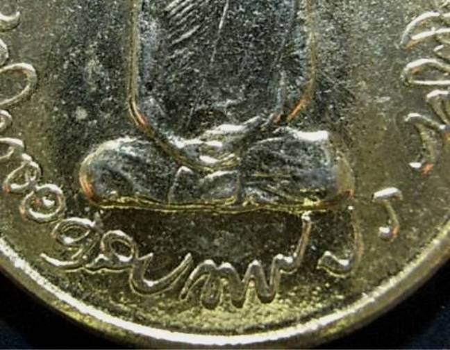 เหรียญทรงผนวช ปี2508 บล็อคเจดีย์หัก เนื้อทองเหลือง วัดบวรฯ กทม. กะไหล่ทองสวย