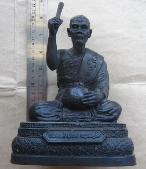 พระบูชารูปเหมือน หลวงพ่อเพี้ยน วัดเกริ่นกฐิน จ ลพบุรี ปี2558 เนื้อโลหะหน้าตัก ประมาณ 4.5นิ้ว