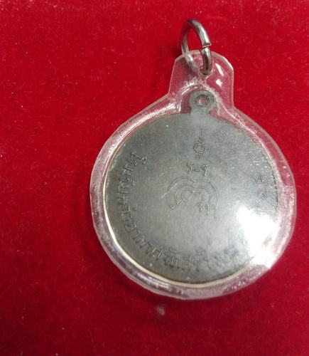 เหรียญหลวงพ่อแพ วัดพิกุลทอง โรงเรียนจ่าอากาศจัดสร้าง เนื้ออัลปาการ์ ปี14 เลี่ยมกันน้ำพร้อมใช้ครับ