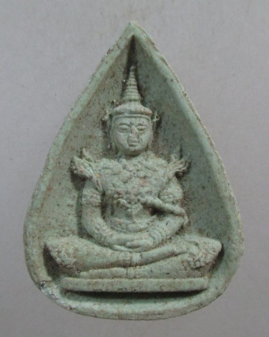 ๒๐ พระแก้วมรกต ภปร ปี๓๘ เนื้อผง