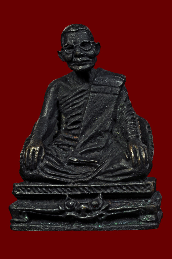 รูปหล่อเนื้อทองแดง รุ่น วิเศษถวายไฟฟ้า หลวงปู่แหวน สุจิณฺโณ วัดดอยแม่ปั๋ง พศ.2524