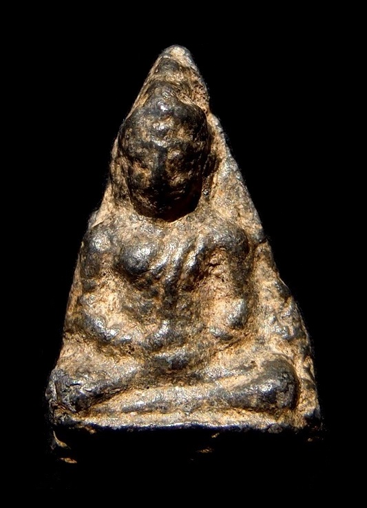 พระกำแพงหน้าโหนกเนื้อชินเงินกรุวัดบรมธาตุ จ.กำแพงเพชร 