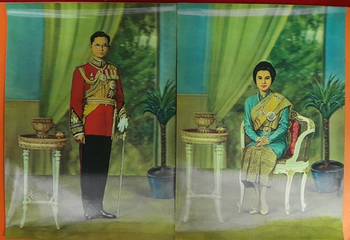 รูปโพสต์การ์ด สามมิติ ยุคเก่า..ในหลวง-พระราชินี (สภาพสมบูรณ์ สวยงาม เก็บอย่างดี หายาก)