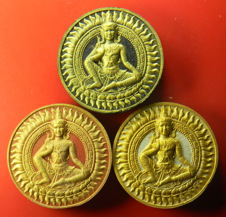 เคาะแรกแดง...สิริสมบัติ "๕๐ ปี โรงเรียนวัดบวรนิเวศ" ๕.๔ ซ.ม...ปัดทอง ๓ องค์ 
