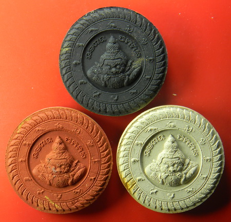 เคาะแรกแดง...สิริสมบัติ "๕๐ ปี โรงเรียนวัดบวรนิเวศ" ๕.๔ ซ.ม...ปัดทอง ๓ องค์ 