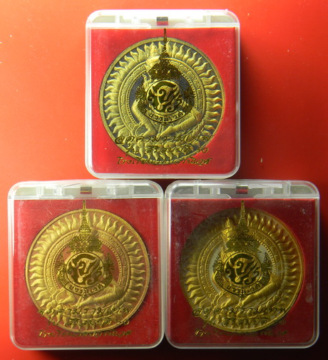 เคาะแรกแดง...สิริสมบัติ "๕๐ ปี โรงเรียนวัดบวรนิเวศ" ๕.๔ ซ.ม...ปัดทอง ๓ องค์ 