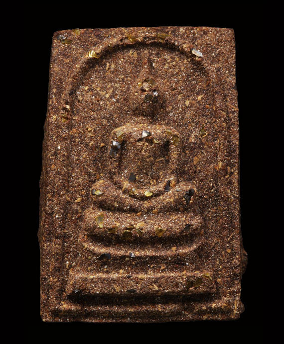 พระสมเด็จโนนผึ้งหลวงปู่หมุน วัดบ้านจาน (พิมพ์เล็ก)เนื้อผงพุทธคุณแก่ชานหมาก ฝังพลอยเสก สภาพสวย