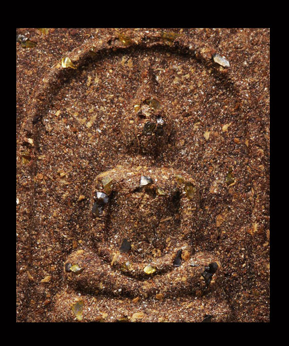 พระสมเด็จโนนผึ้งหลวงปู่หมุน วัดบ้านจาน (พิมพ์เล็ก)เนื้อผงพุทธคุณแก่ชานหมาก ฝังพลอยเสก สภาพสวย